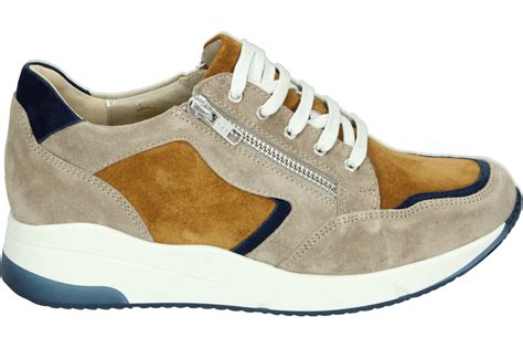 welke sneakers voor brede voeten